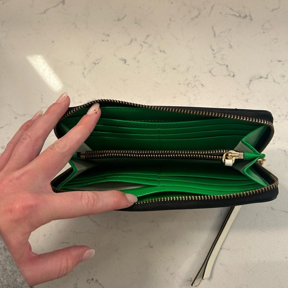 Marc Jacobs Large Wallet - Picture 3 of 4